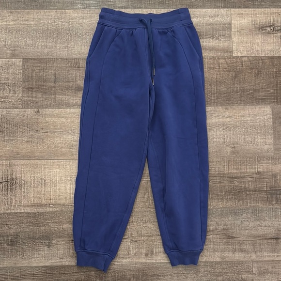 82. EUC- Lululemon Scuba High-Rise Relaxed Jogger - Picture 4 of 9